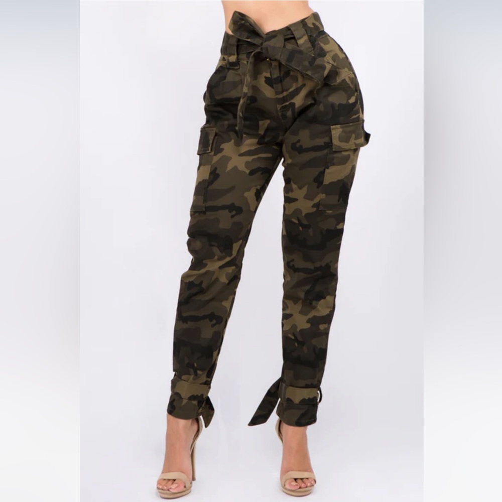 High waisted cargo pants with ties- Camo